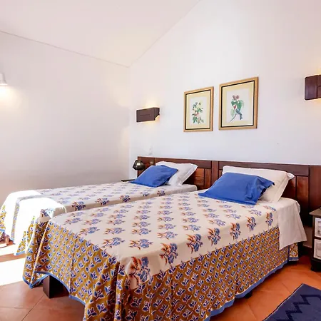 Lotus 2, Villa Albufeira