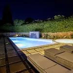 Villa Lotus 2, *